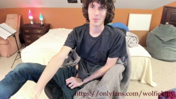 Wolfiekitty  12-11-2021 video Flash feet